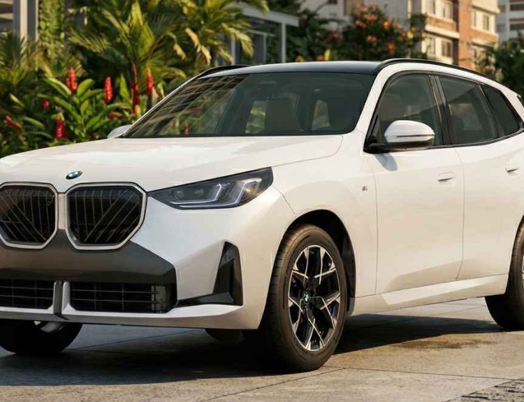 Una vista frontal de un SUV Premium BMW X3 de color blanco, la versión actualizada, estacionado en una calle adoquinada en Colombia con edificios y vegetación tropical de fondo, ilustrando su posición como el carro Premium más vendido en el país en febrero de 2026 (#1).