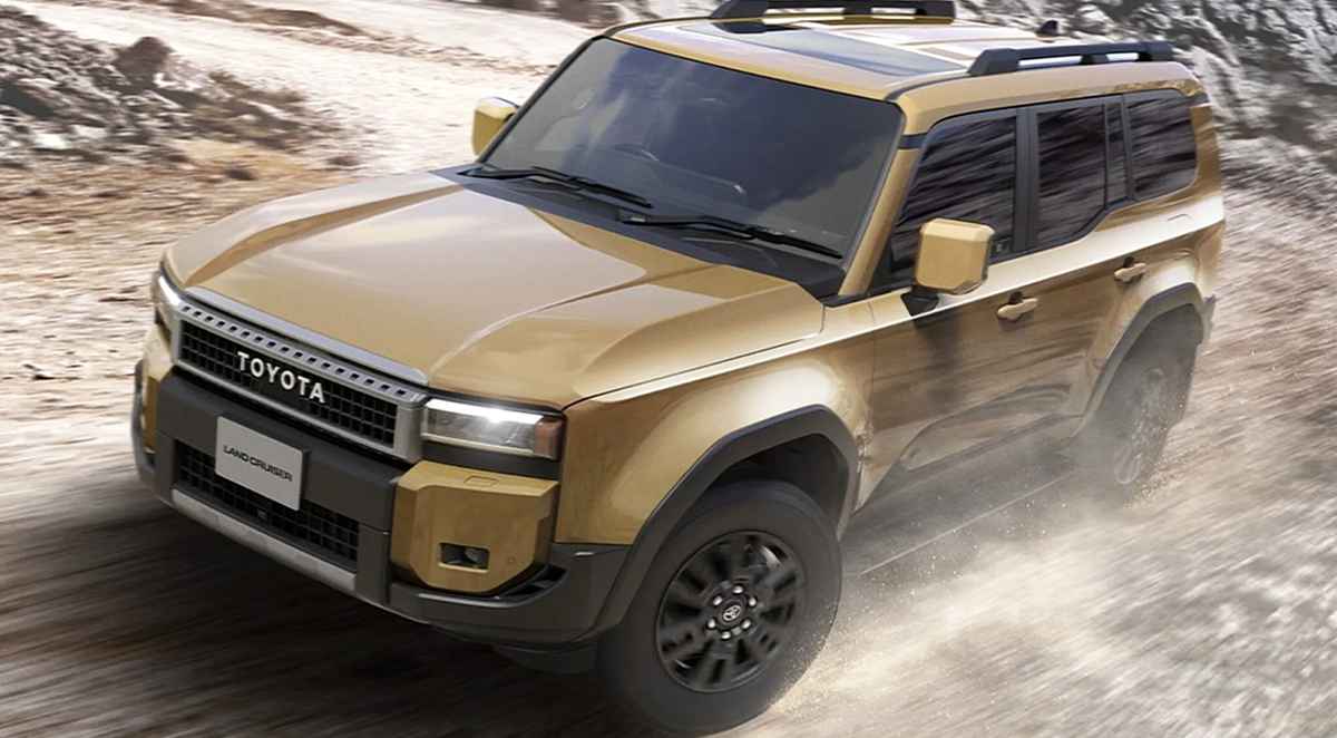 Vista frontal en movimiento de la nueva Toyota Land Cruiser Prado en su inédito color Arena, modelo que estrena un sorpresivo sistema de seguridad antirrobo.