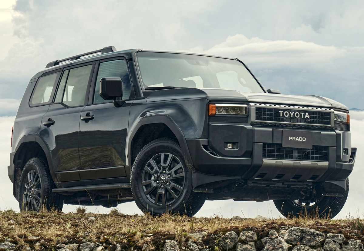 Diseño frontal y perfil aventurero de la exitosa Toyota Land Cruiser Prado que se vende en Colombia, disponible con motores a gasolina y turbodiésel.