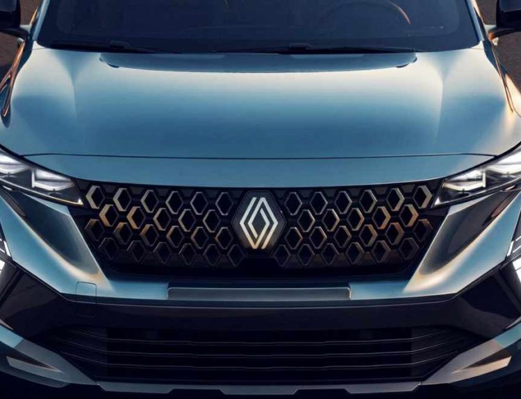 Vista frontal de la sexta generación del Renault Espace destacando su parrilla moderna y faros LED, modelo tipo SUV que diría adiós al mercado según recientes reportes europeos.