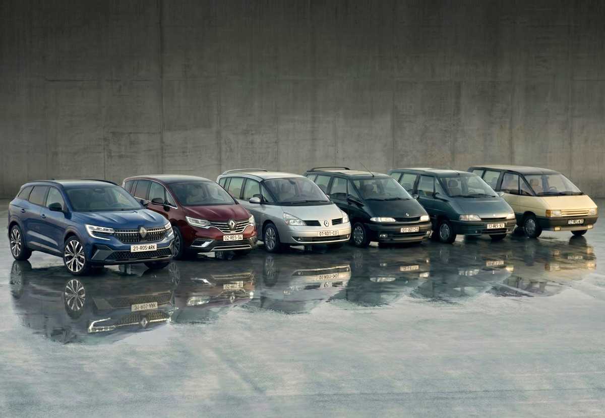 Evolución histórica mostrando las seis generaciones del Renault Espace reunidas, evidenciando su drástica transformación visual desde el monovolumen original cuadrado hasta la actual y robusta carrocería SUV.