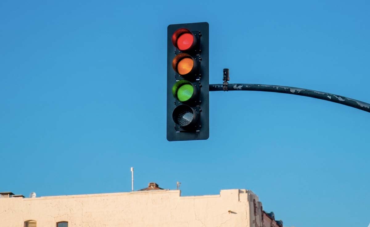 Semáforo luz blanca carros autónomos