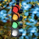 Semáforo luz blanca carros autónomos