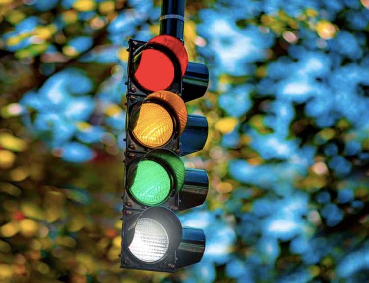 Semáforo luz blanca carros autónomos