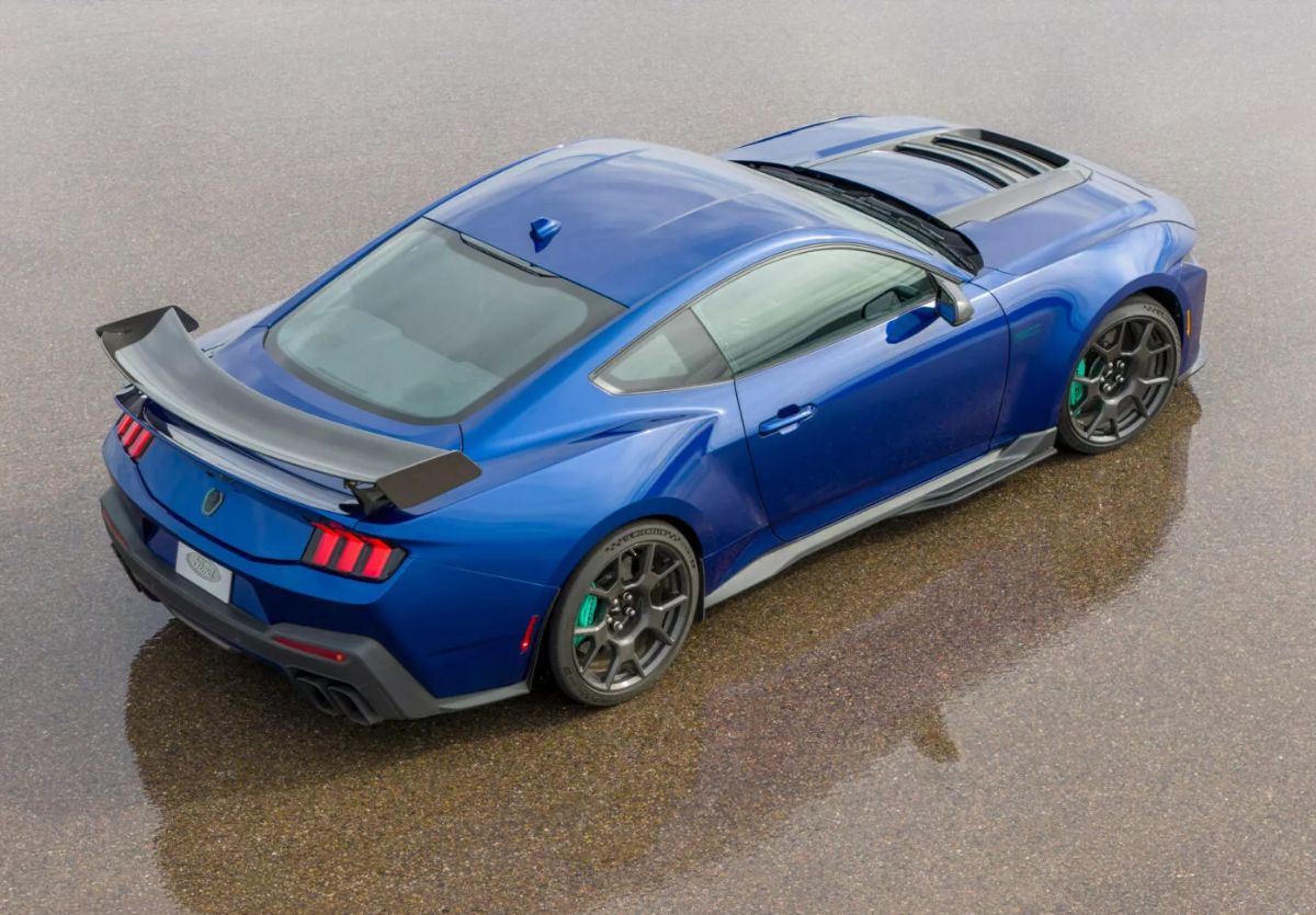 Ford Mustang Dark Horse SC 2026