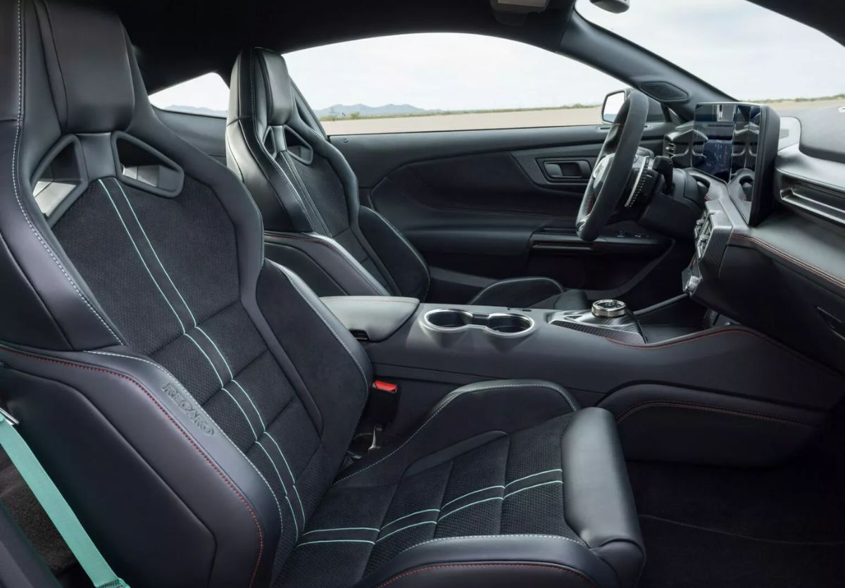 Ford Mustang Dark Horse SC 2026