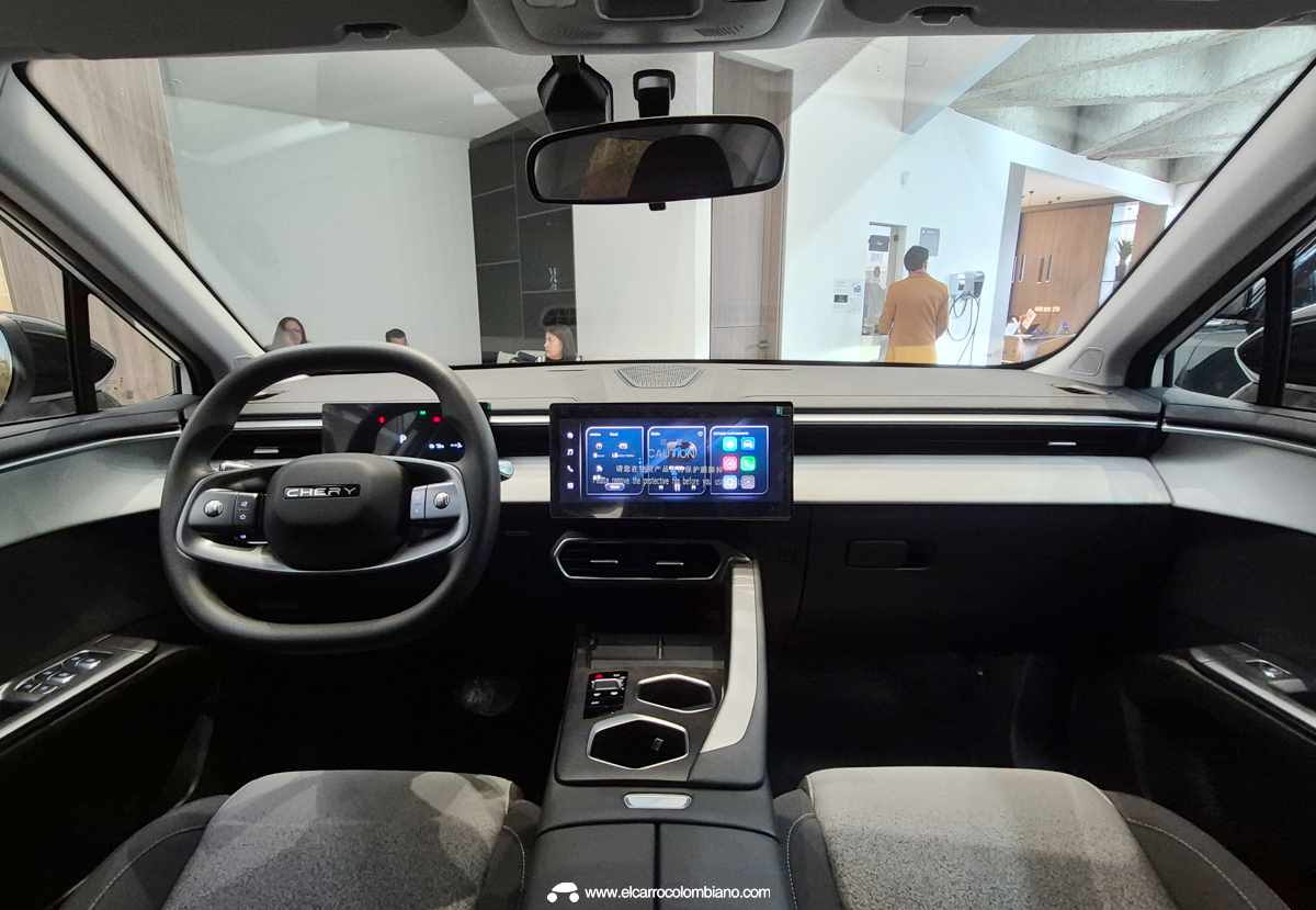 Chery E5, SUV eléctrico barato, vista interior tablero, Omoda E5