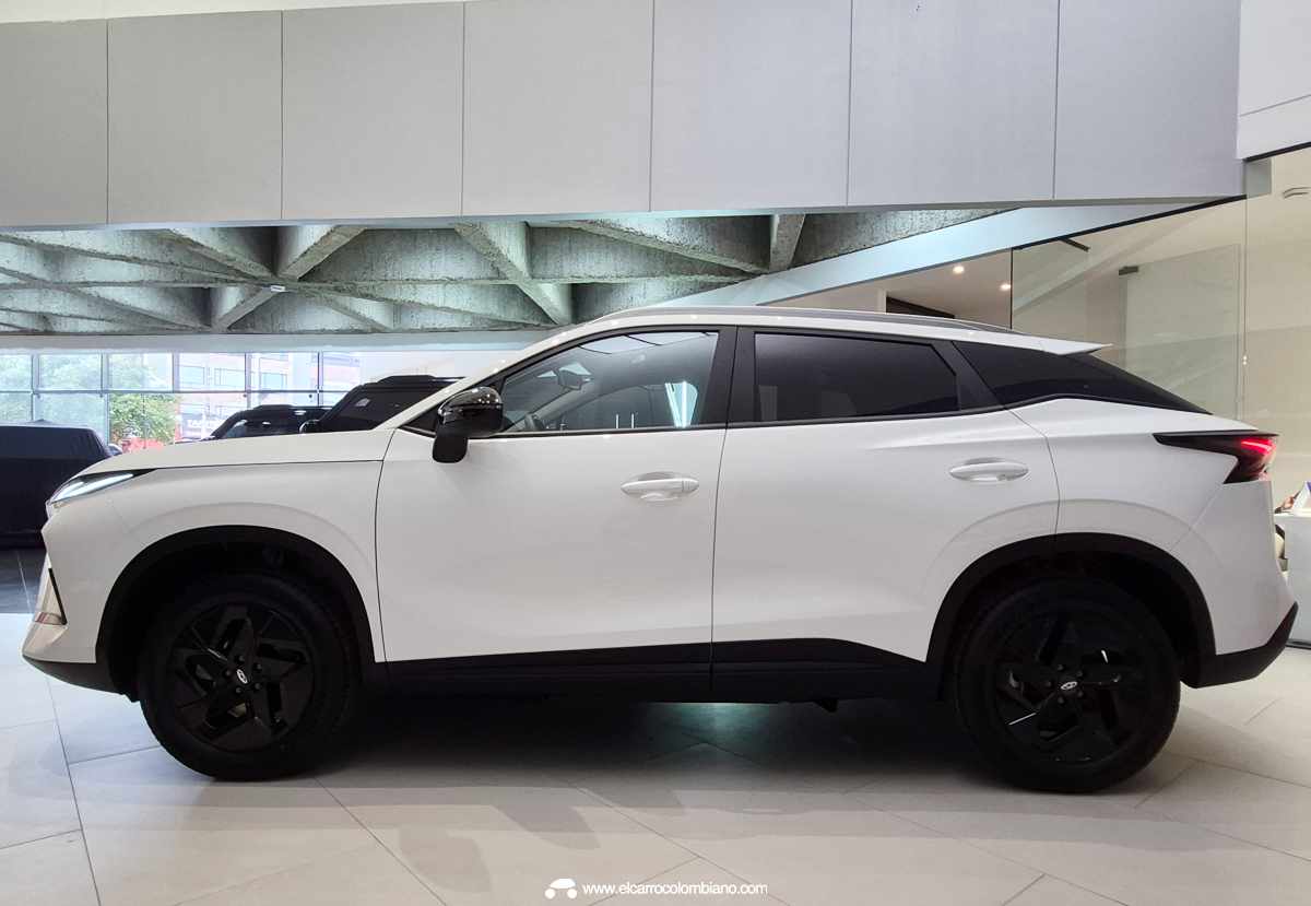 Chery E5, SUV eléctrico barato, vista lateral directa, Omoda E5