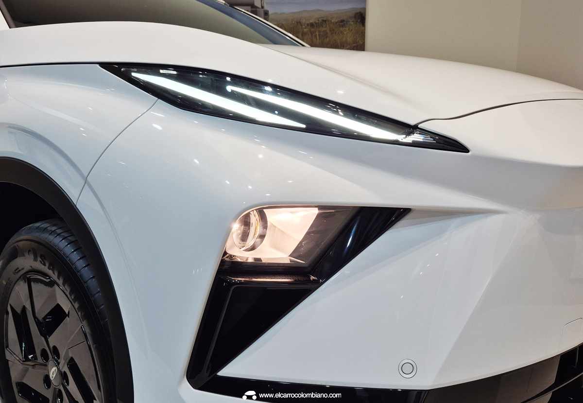 Chery E5, SUV eléctrico barato, detalle faros delanteros, Omoda E5