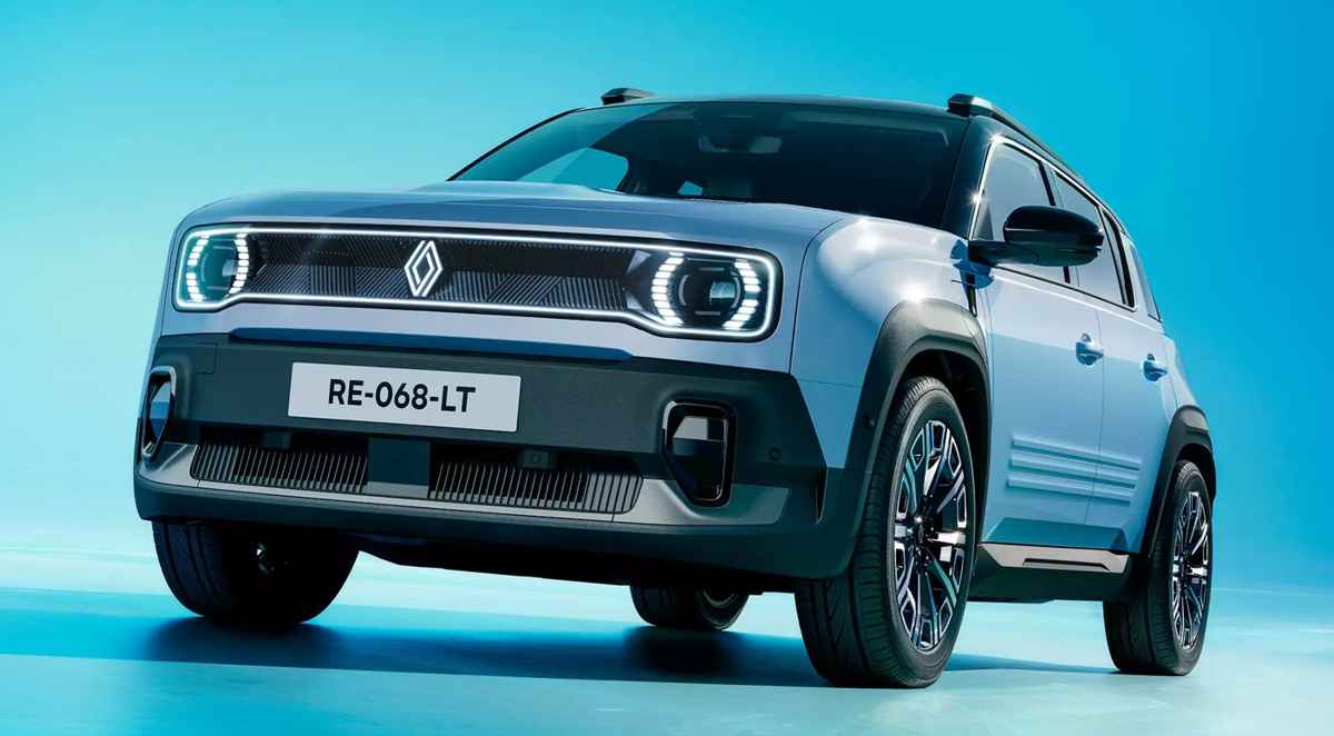 Vista frontal de la nueva SUV eléctrica Renault 4 E-Tech en color azul claro, destacando su parrilla frontal iluminada con bordes redondeados y diseño retro-moderno. Este modelo marca el regreso del icónico vehículo al mercado automotor colombiano.
