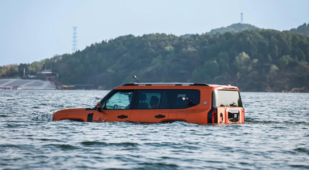 Jetour G700 SUV híbrido enchufable anfibio
