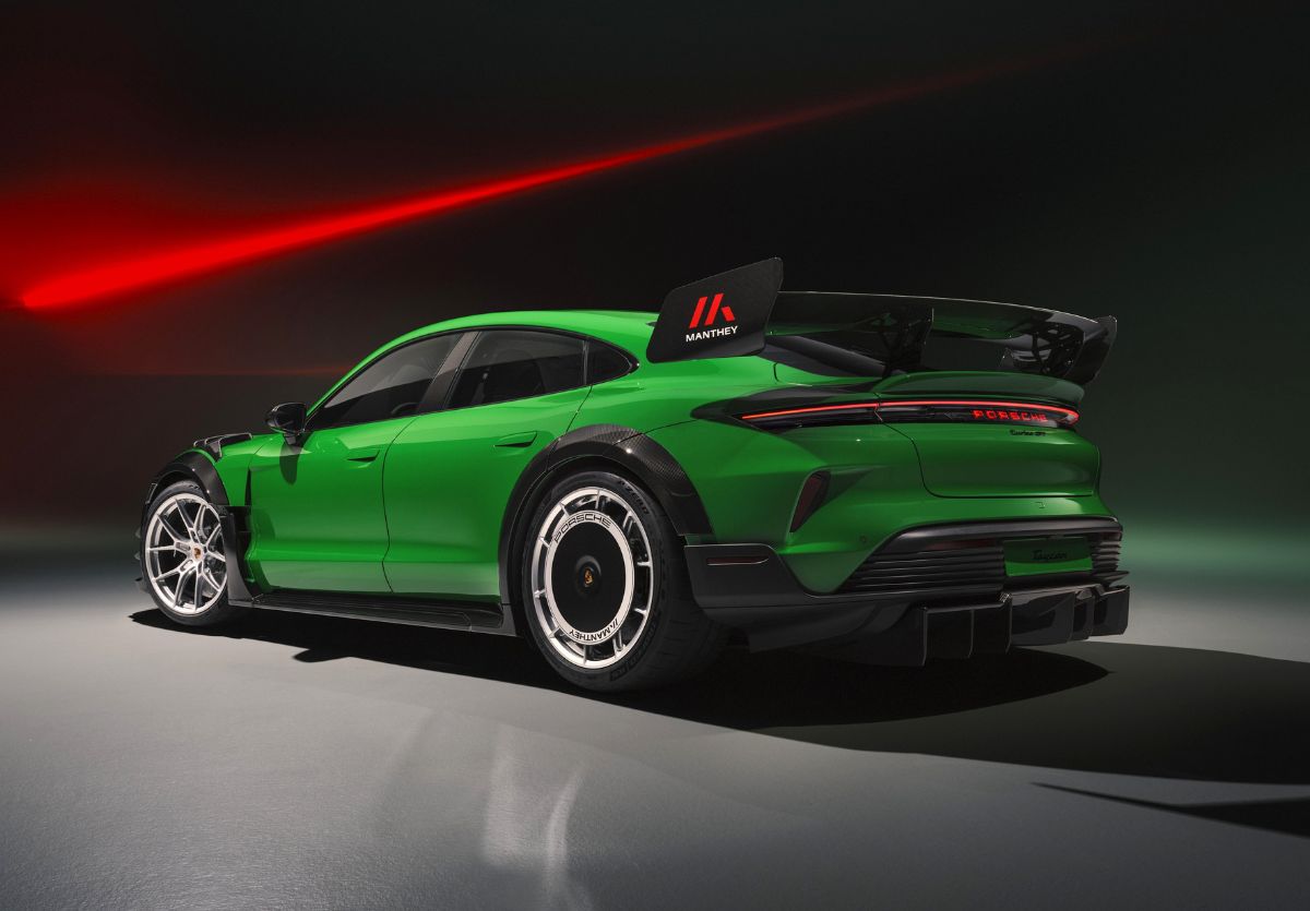 Porsche Taycan Turbo GT récord Nürburgring 2026