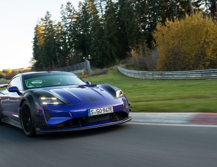 Porsche Taycan Turbo GT récord Nürburgring 2026