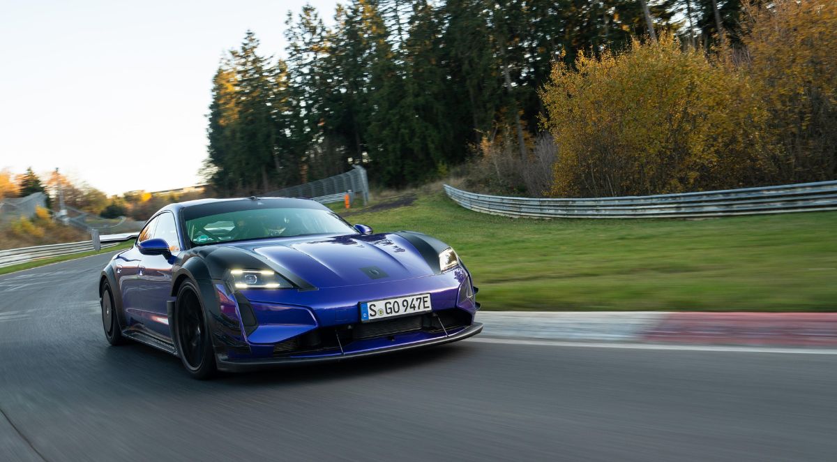 Porsche Taycan Turbo GT récord Nürburgring 2026