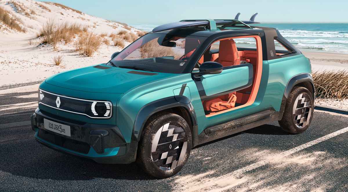 Vista frontal en ángulo del prototipo Renault 4 JP4x4 Concept color verde esmeralda estacionado en la arena. Destaca su diseño tipo buggy sin puertas con un llamativo interior naranja, y un techo abierto que soporta tablas de surf.