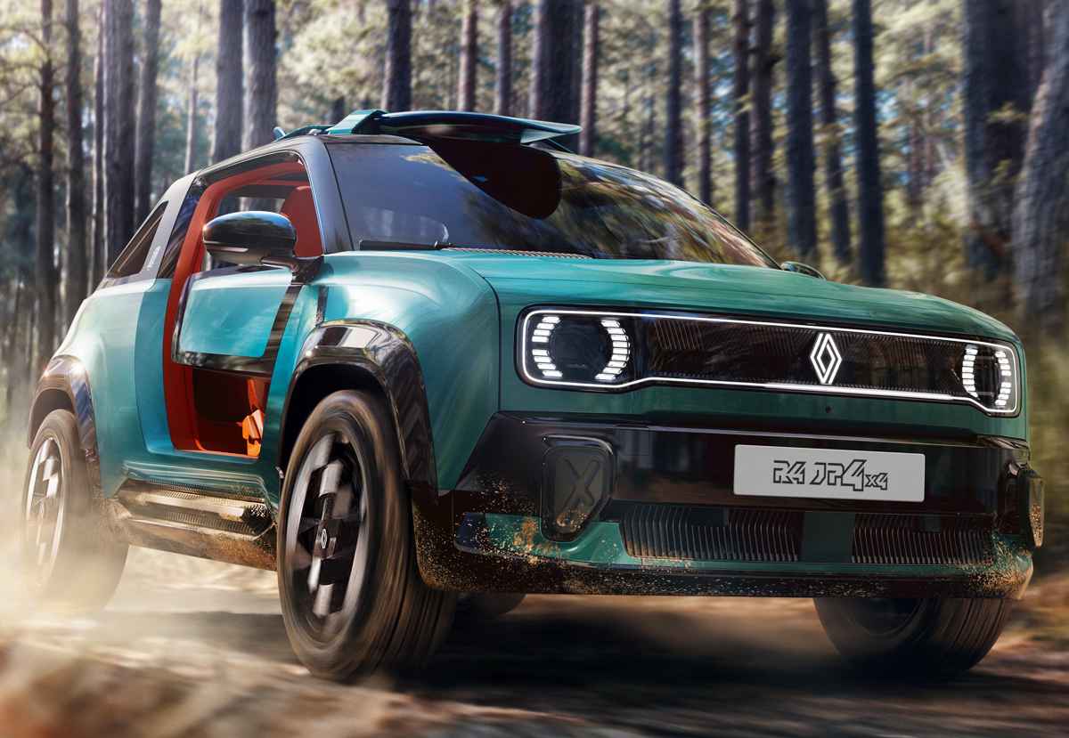El Renault 4 JP4x4 Concept rodando ágilmente por un camino de tierra rodeado de bosque, levantando polvo. Resalta su icónico frontal retro iluminado, pasos de rueda ensanchados en negro mate y su robustez todoterreno.