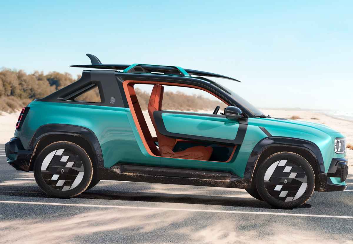 Perfil lateral completo del Renault 4 JP4x4 Concept estacionado. Se aprecia claramente su silueta descapotable, la eliminación de las puertas para exponer el interior naranja, rines aerodinámicos de 18 pulgadas y las tablas de surf en la parte superior.