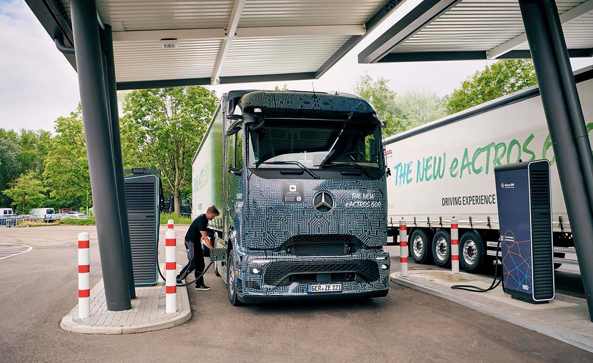 Mercedes eActros 600 camión eléctrico vuelta al mundo