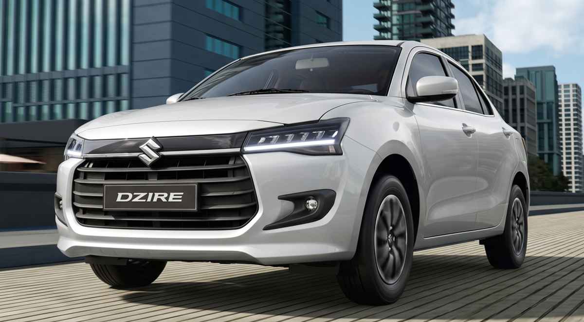 Plano frontal en tres cuartos del sedán Suzuki Dzire con tecnología híbrida ligera en color blanco, uno de los carros que más bajó de precio en Colombia durante mayo.