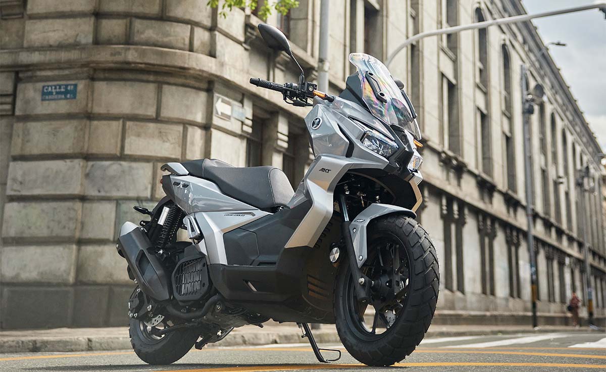 AKT XRS 180 Scooter Premium
