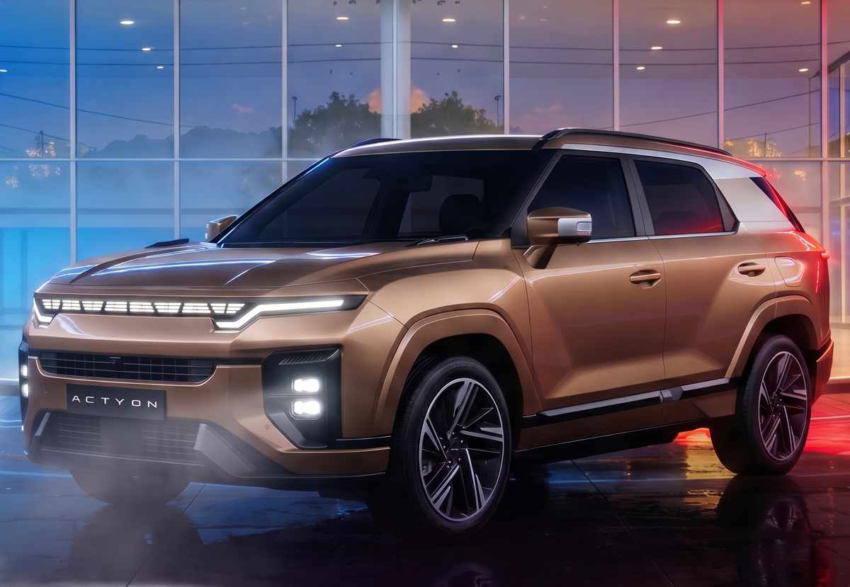 Nueva SUV KGM Actyon en tono bronce brillante, luciendo un diseño aerodinámico, líneas elegantes y una franja luminosa frontal en un entorno nocturno.