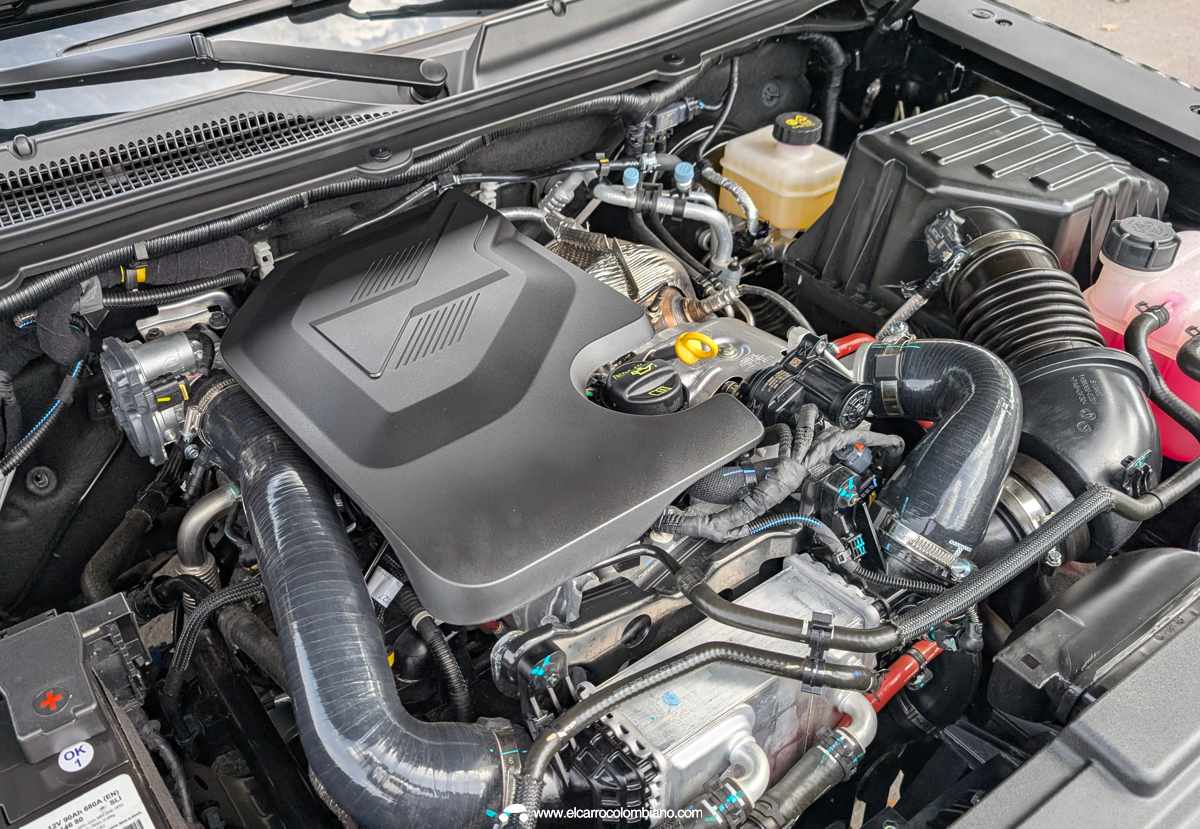 Compartimento del motor Turbodiésel Multijet de 2.2 litros y 200 hp que equipa a la nueva RAM Dakota para el mercado sudamericano.