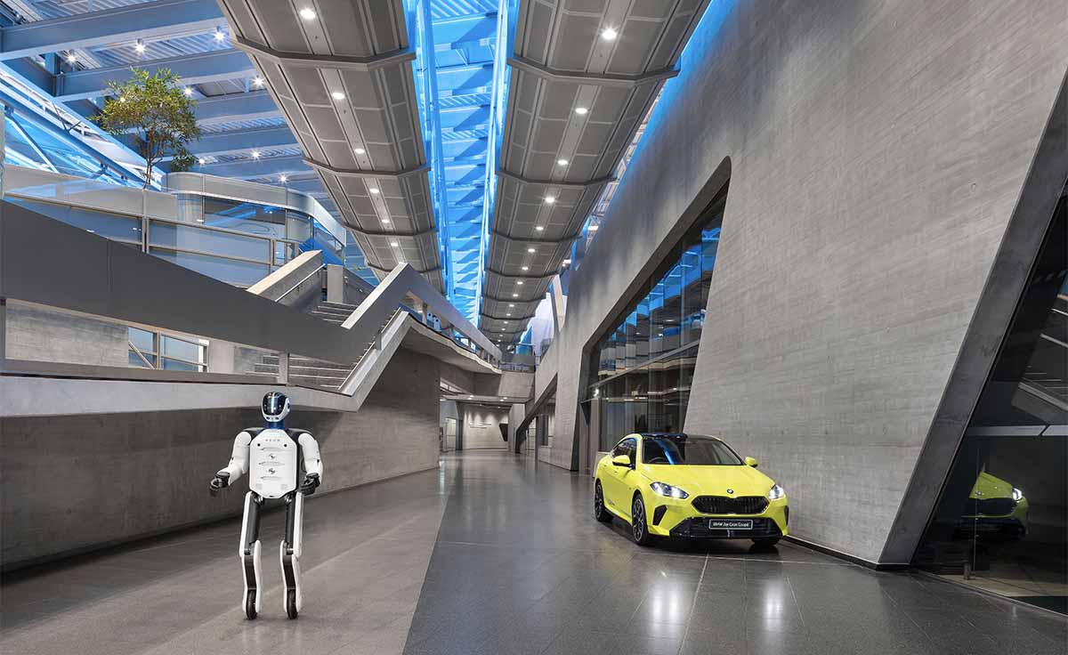 Aeron robot humanoide BMW