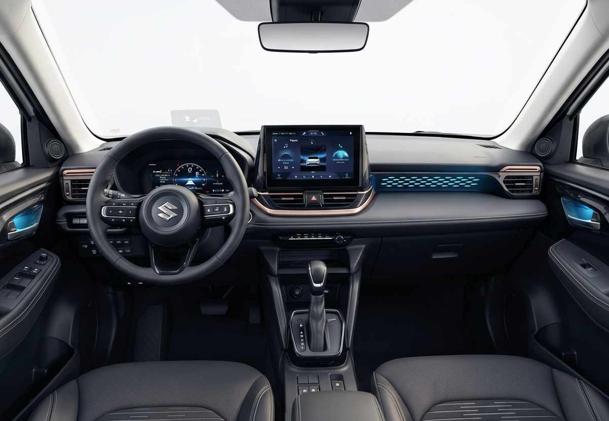 Diseño del tablero y habitáculo interior de la Suzuki Across, destacando la pantalla táctil central flotante de 10,1 pulgadas y los detalles de luz ambiental multicolor.