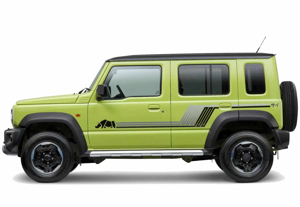 Vista de perfil lateral completo del Suzuki Jimny XL Rhino de cinco puertas, resaltando su distancia entre ejes extendida, rines diamantados de 15 pulgadas y gráficos oscuros.