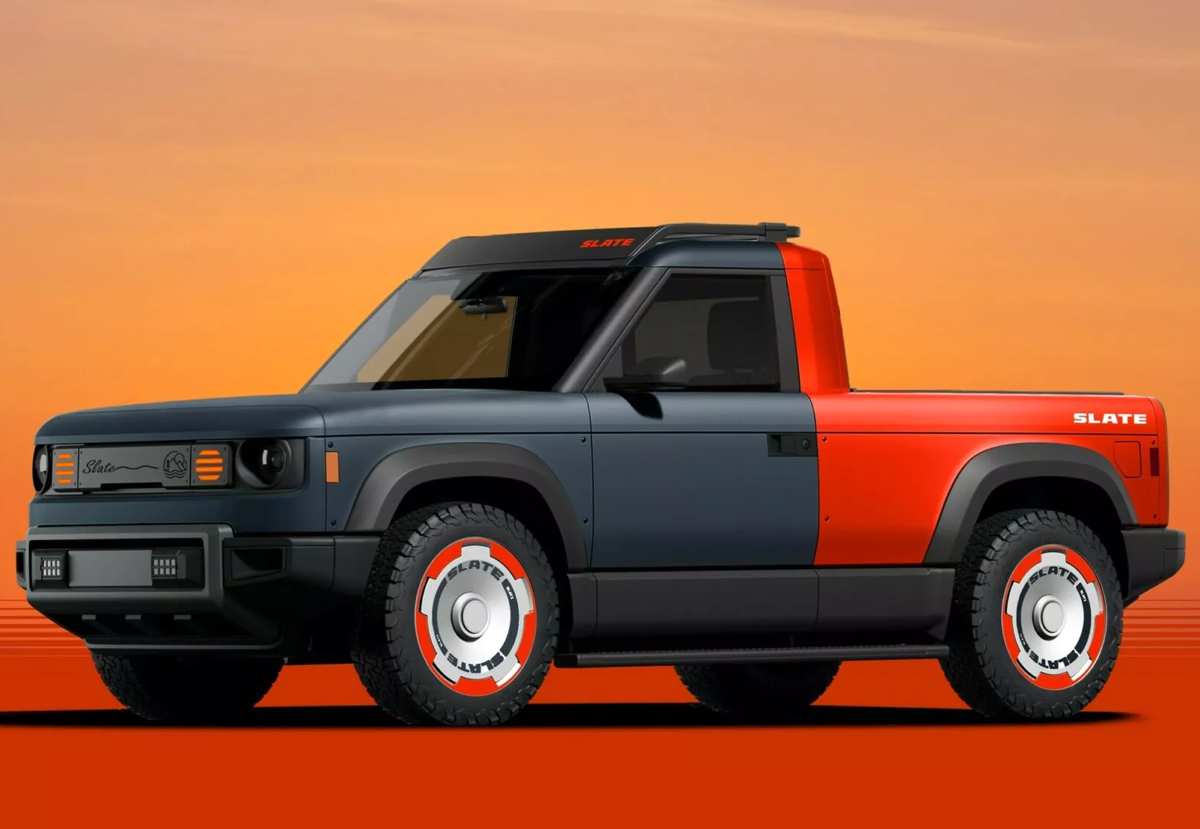 Camioneta Slate Truck personalizada con paneles de vinilo en colores gris oscuro y naranja vibrante, demostrando las económicas opciones de modificación casera de esta pick-up.