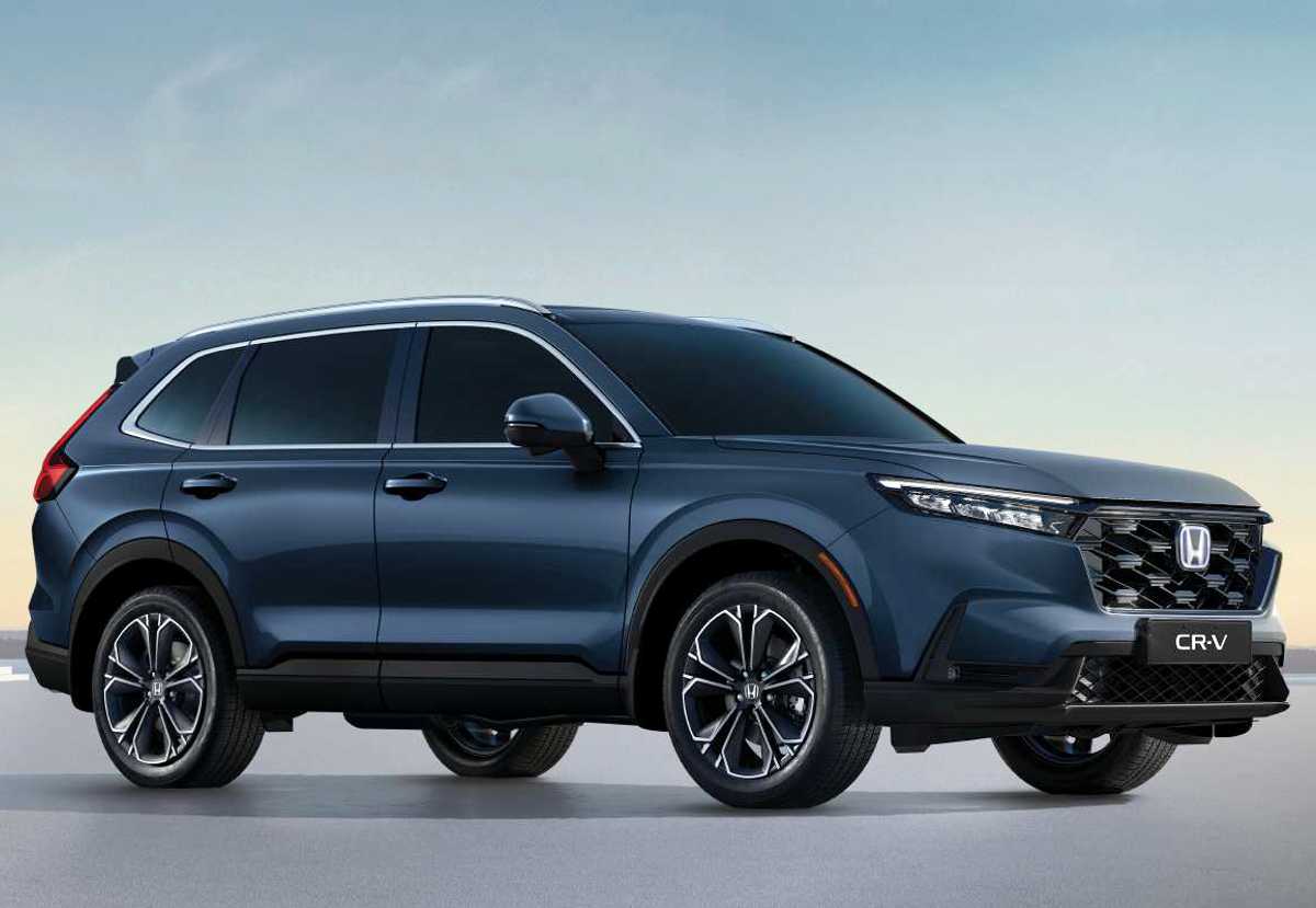 Camioneta SUV Honda CR-V color azul oscuro estacionada sobre una superficie lisa con un cielo despejado de fondo.
