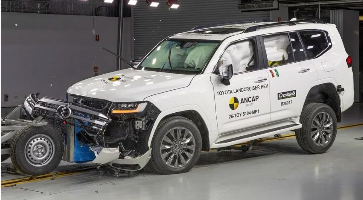 Toyota Land Cruiser 300 Hybrid.