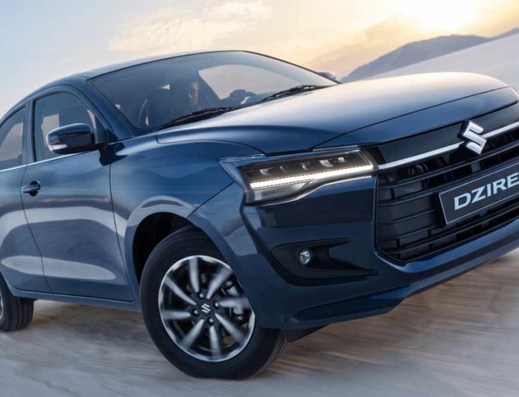 Suzuki Dzire color azul oscuro en movimiento por un paisaje desértico, destacando como uno de los sedanes más exitosos en ventas en Colombia durante junio de 2026.