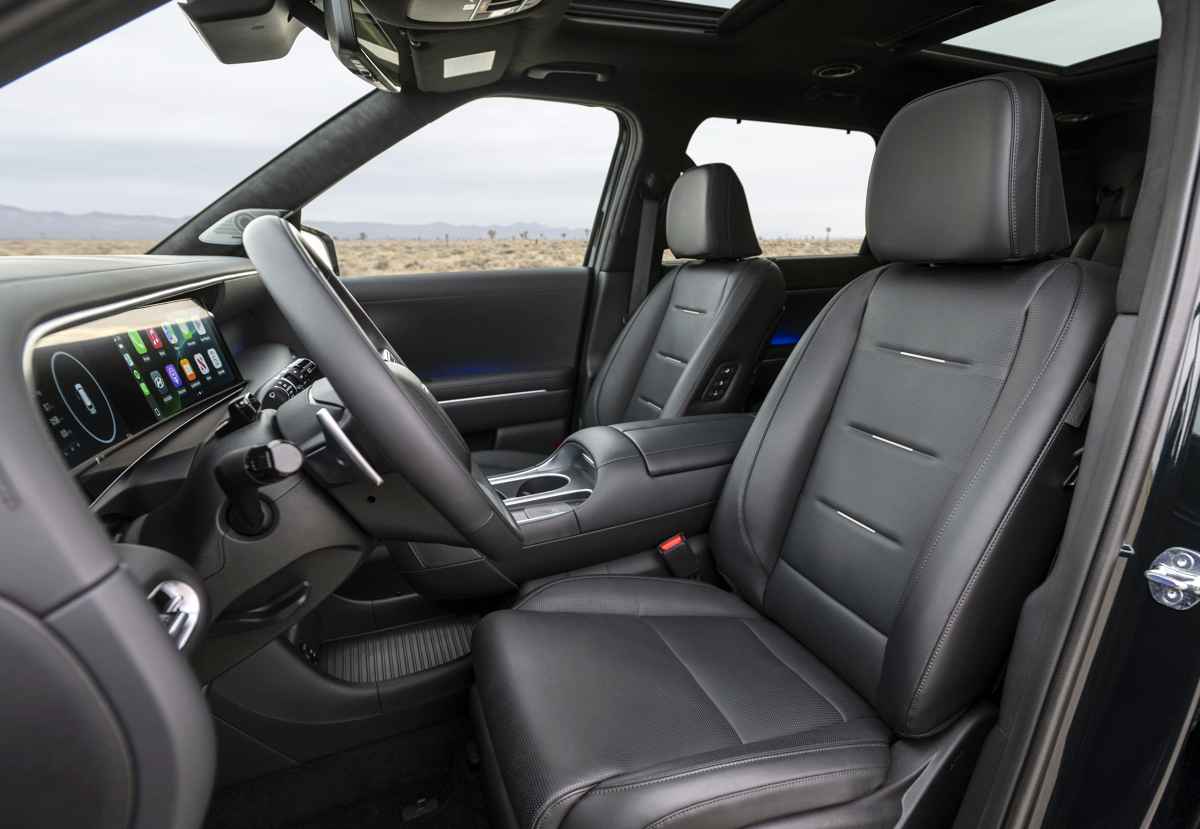 Asientos delanteros de la Hyundai Palisade Híbrida tapizados en cuero negro, equipados con ajustes eléctricos, calefacción y ventilación para un máximo confort de marcha.