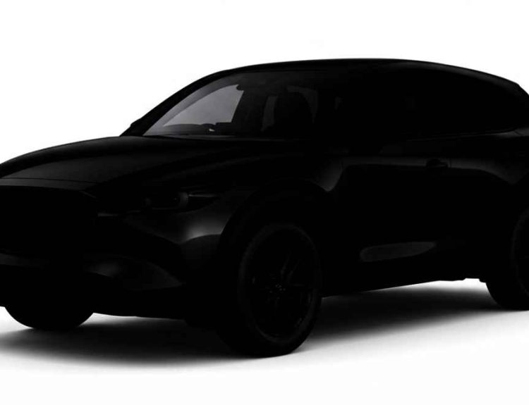 Primera imagen oficial en forma de silueta oscurecida de la nueva generación de la SUV Mazda CX-3, revelando un perfil aerodinámico y formas redondeadas.