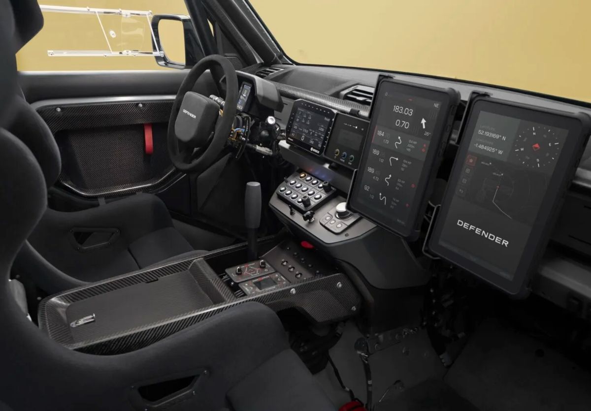 Land Rover Defender Dakar 2026