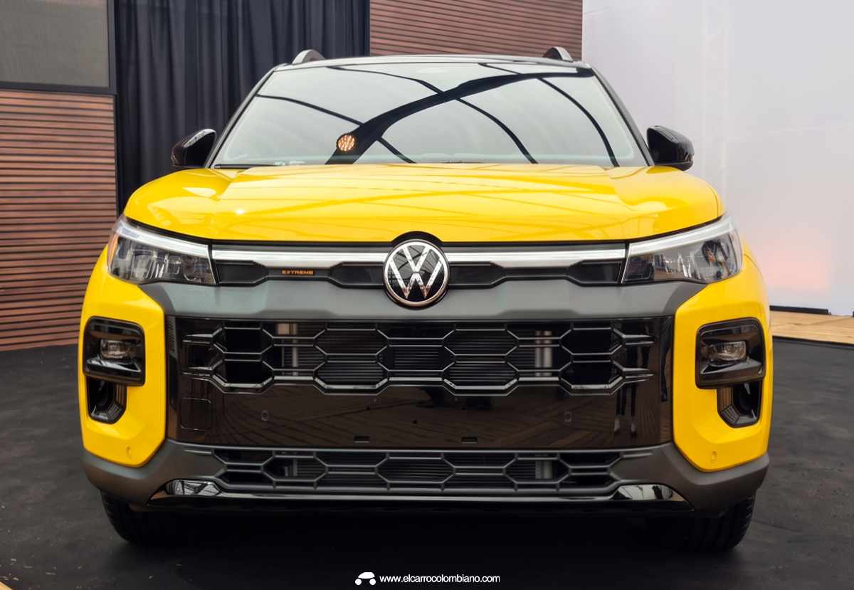 Frente imponente de la nueva generación Volkswagen Tukan Extreme, luciendo su gran parrilla con rejillas en forma de panal, capó esculpido y luces diurnas horizontales.