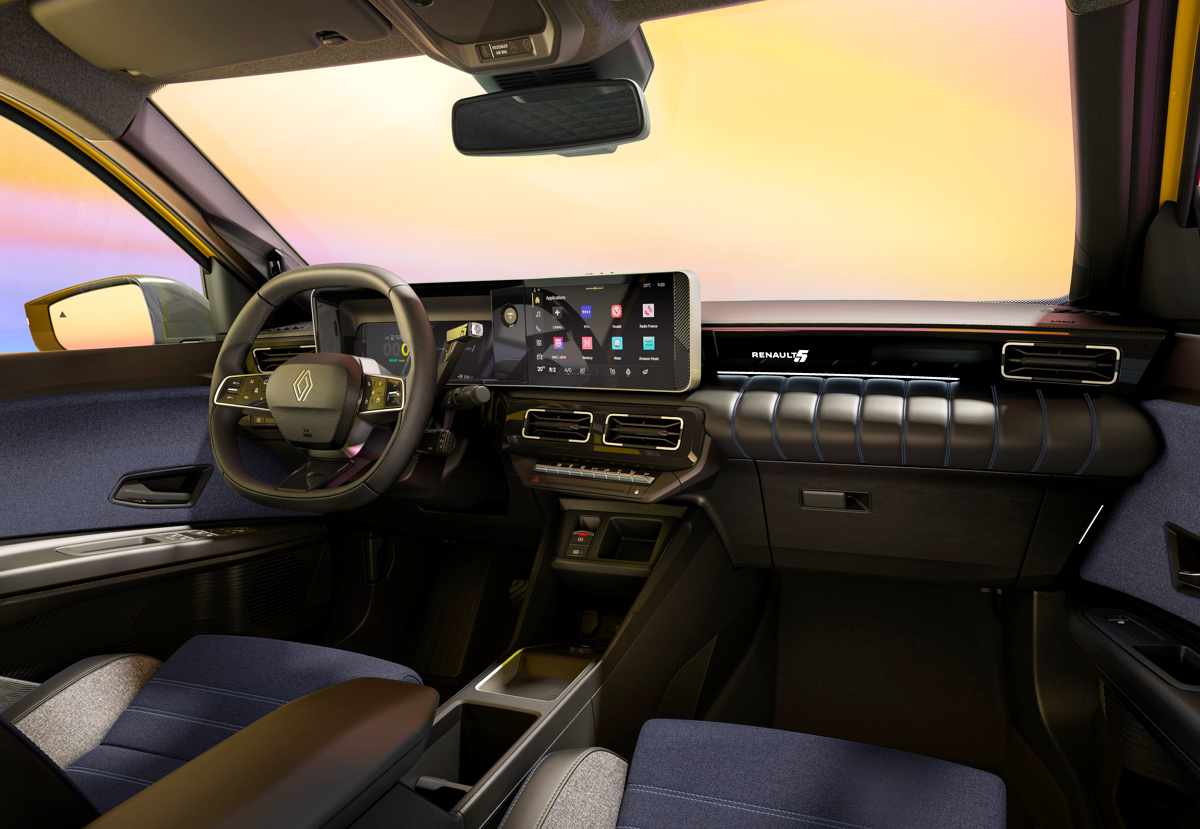 Cabina interior del Renault 5 2027, mostrando el tablero digital, la pantalla central de 10,1 pulgadas y la cuidada tapicería con inspiración vintage.