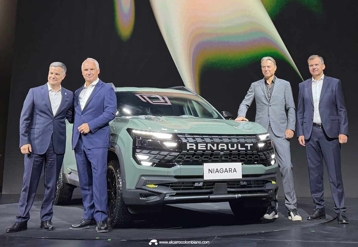 Directivos globales de Renault durante el lanzamiento de la Niagara en Argentina. De izquierda a derecha: Pablo Sibilia, director general de Renault Argentina; Fabrice Cambolive, CEO global de la marca Renault; Laurens Van Den Acker, director global de diseño del Grupo Renault; y Jan Ptacek, director global de la unidad de negocio de vehículos comerciales de Renault.
