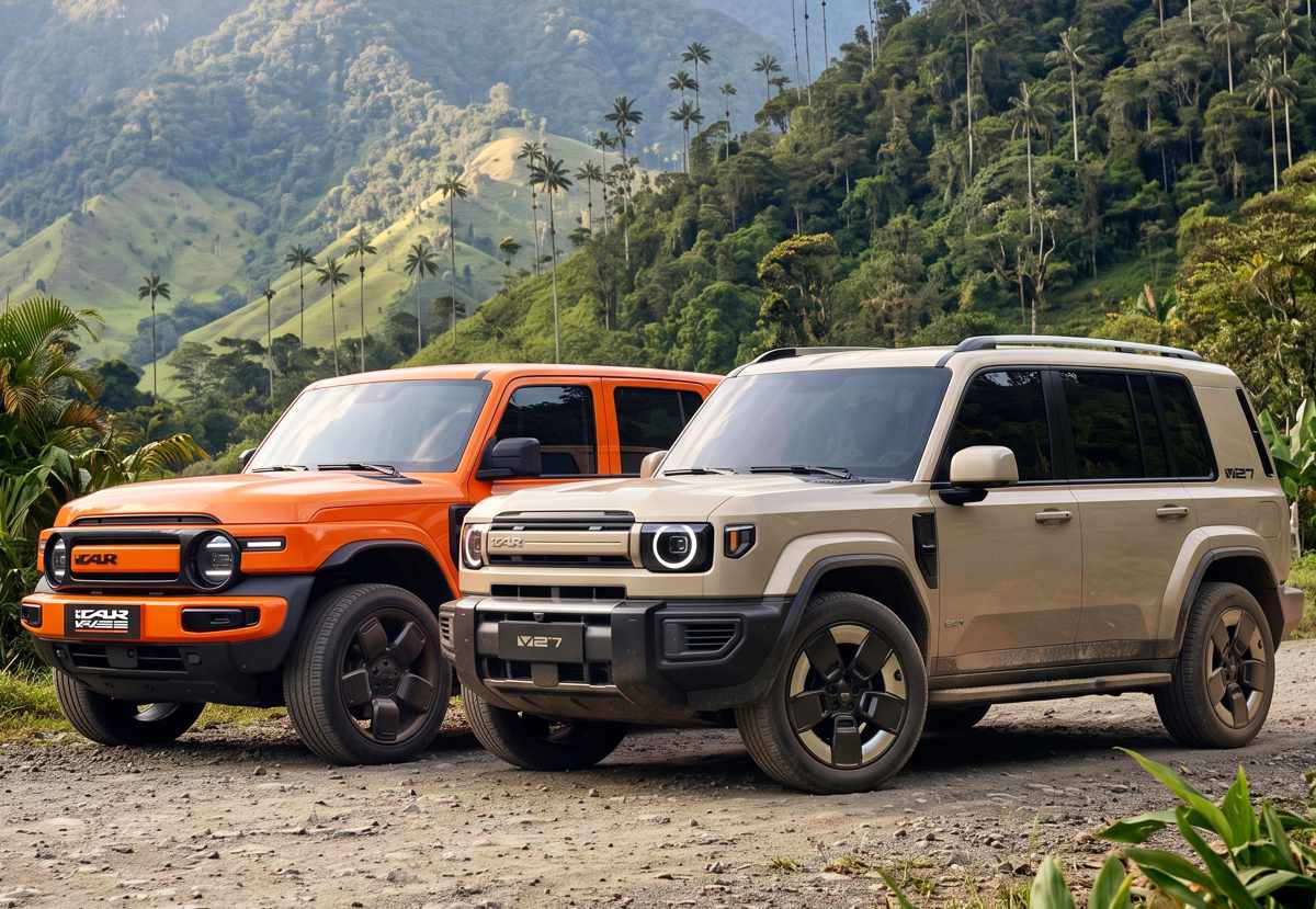 Plano general de las nuevas SUV iCAUR V23 color naranja e iCAUR V27 color arena estacionadas juntas sobre un camino de tierra, con palmas de cera y montañas verdes al fondo.