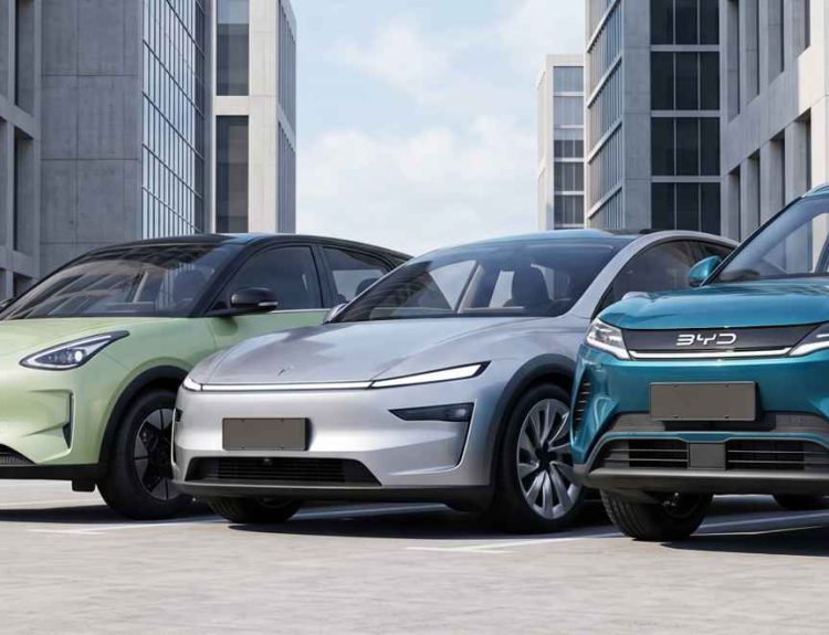 carros más vendidos en China 2026, carros eléctricos en Colombia, Geely EX2 blanco, Tesla Model Y plata, BYD Yuan Up azul, BYD Ti7 verde, precio carros eléctricos Colombia