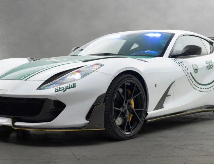 Ferrari 812 Superfast Mansory Policia Dubai 2026